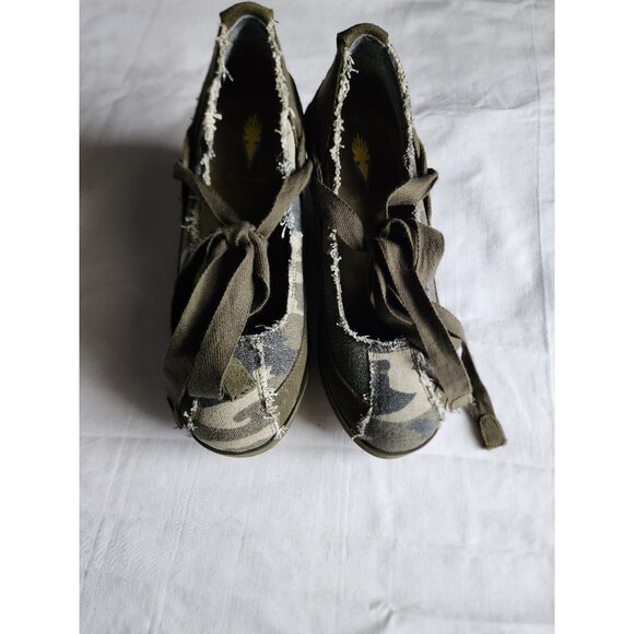 Volatile Women's Green Camo Ankle Tie Wrap Slip-On Platform Wedge Heel Size 8 - Picture 4 of 10